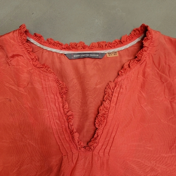 [EUC] Boden Limited Edition Split Neckline 3/4 Sleeve Blouse Wrinkled Fabric - Picture 9 of 9
